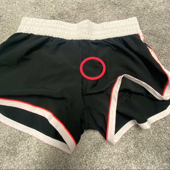 Black & White (w/Pink) Under Armour Workout Shorts, M - Picture 7 of 12